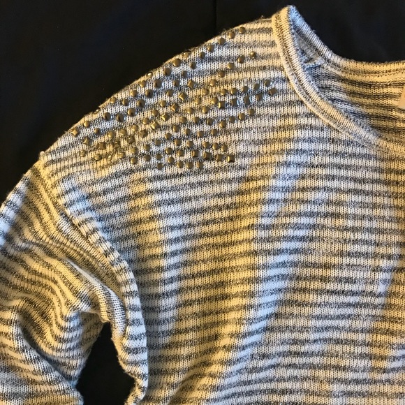 Sweater with studs on shoulders - Picture 2 of 4